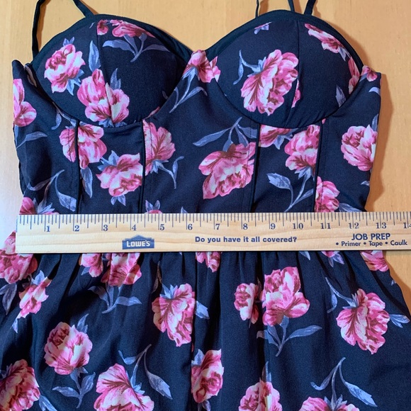 SOLD  of Gypsies floral romper /  jumpsuit - Picture 5 of 7